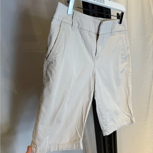 Sonoma Women's Cream Bermuda‎ Shorts - Picture 2 of 4